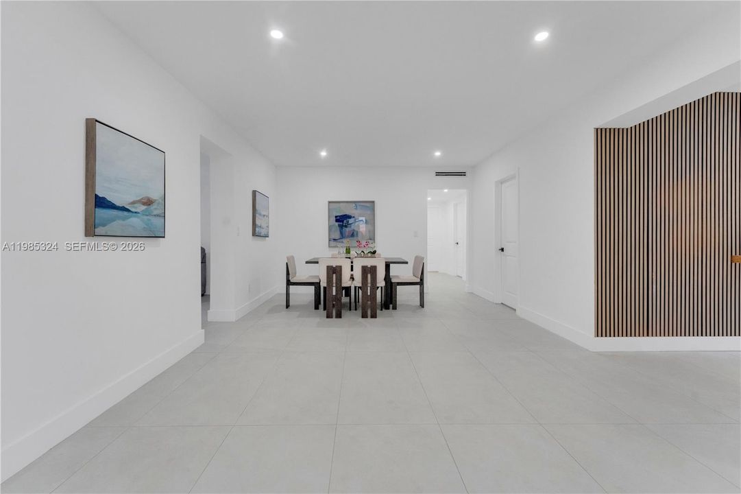 En Venta: $1,050,000 (4 camas, 2 baños, 2742 Pies cuadrados)