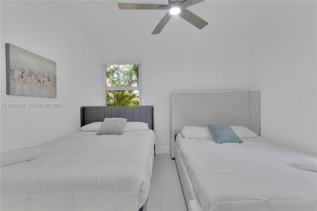 En Venta: $1,050,000 (4 camas, 2 baños, 2742 Pies cuadrados)
