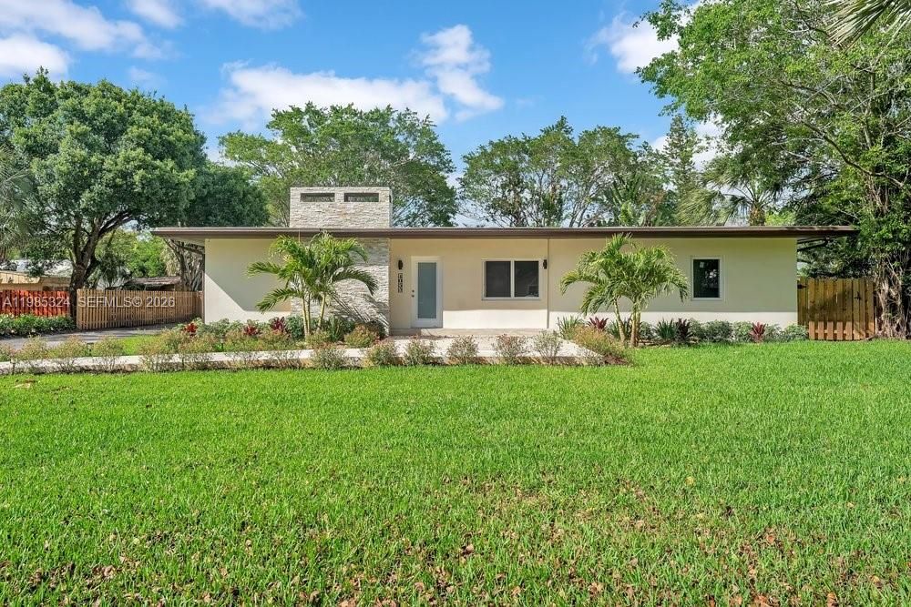 En Venta: $1,050,000 (4 camas, 2 baños, 2742 Pies cuadrados)