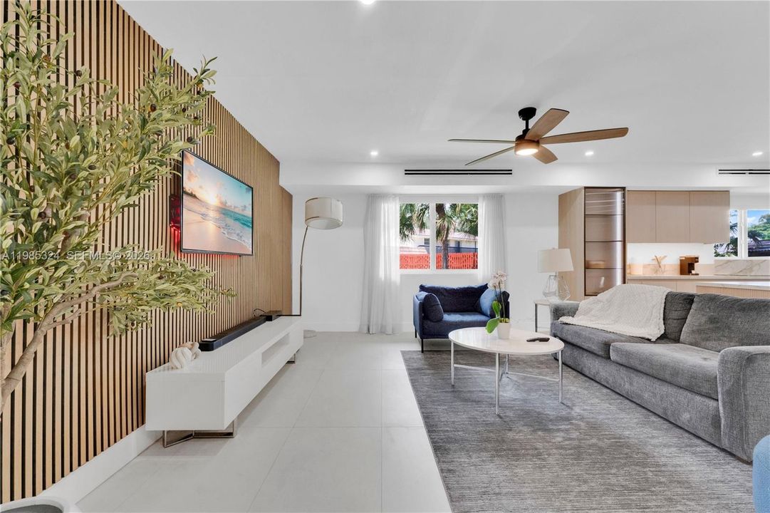 En Venta: $1,050,000 (4 camas, 2 baños, 2742 Pies cuadrados)