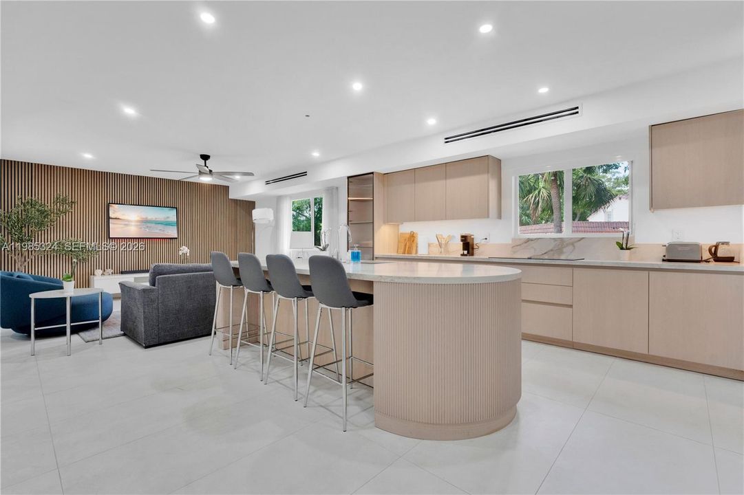 En Venta: $1,050,000 (4 camas, 2 baños, 2742 Pies cuadrados)