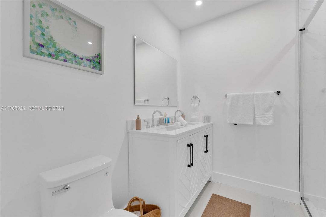 En Venta: $1,050,000 (4 camas, 2 baños, 2742 Pies cuadrados)