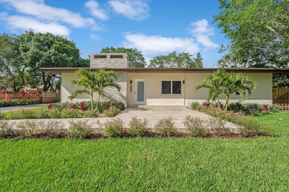 En Venta: $1,050,000 (4 camas, 2 baños, 2742 Pies cuadrados)