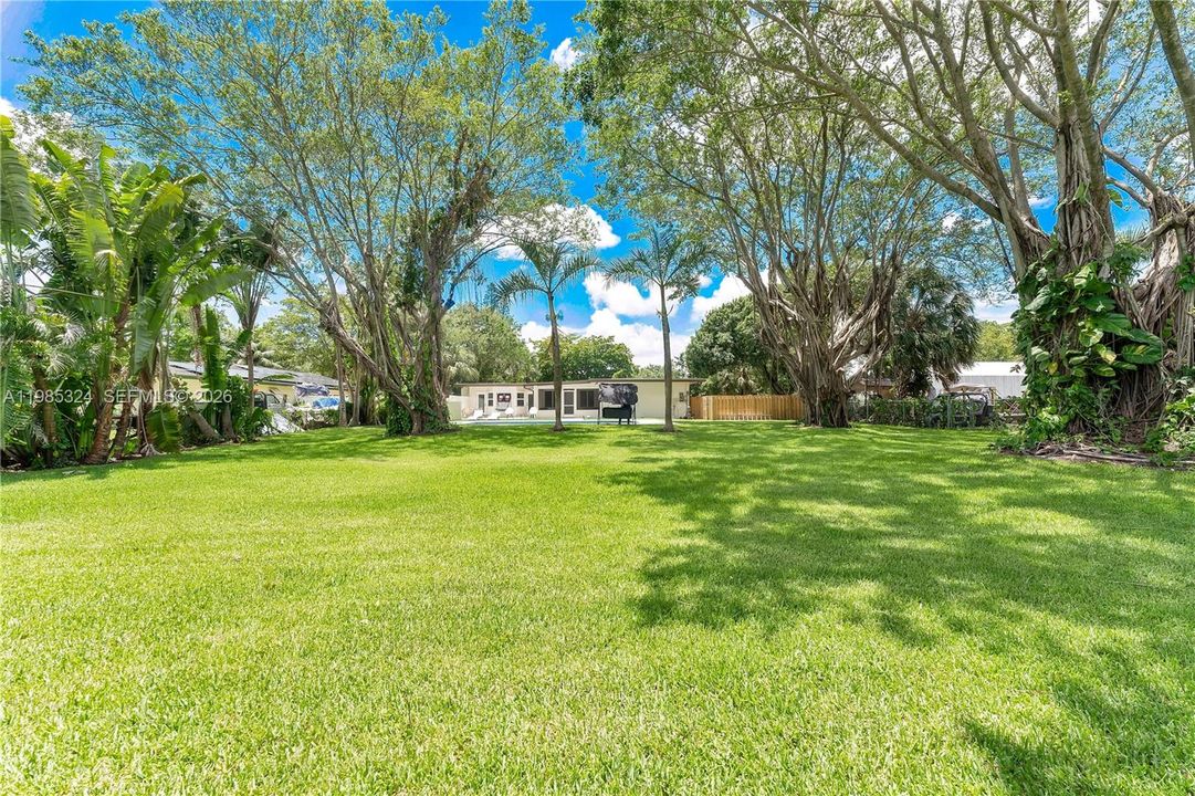 En Venta: $1,050,000 (4 camas, 2 baños, 2742 Pies cuadrados)