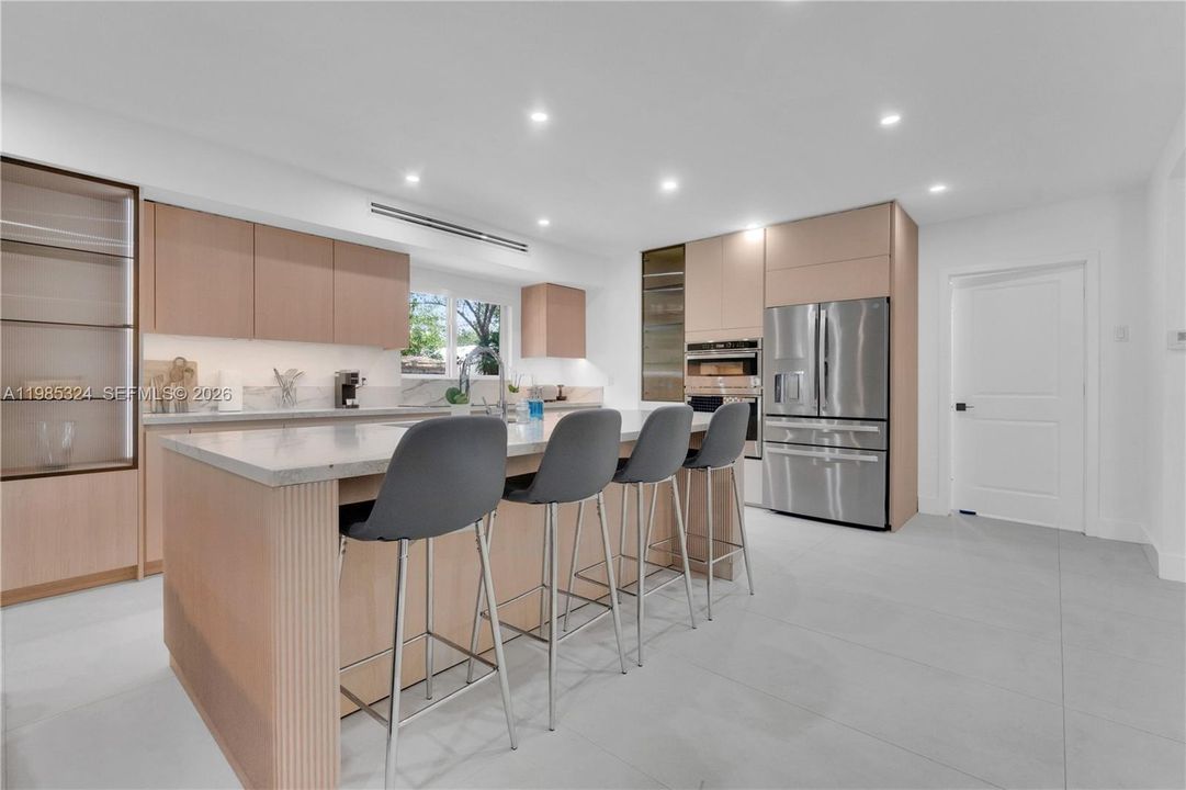 En Venta: $1,050,000 (4 camas, 2 baños, 2742 Pies cuadrados)