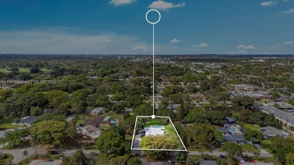 En Venta: $1,050,000 (4 camas, 2 baños, 2742 Pies cuadrados)