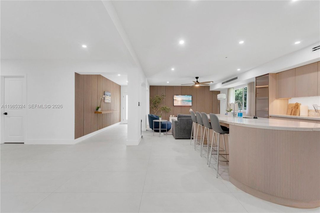 En Venta: $1,050,000 (4 camas, 2 baños, 2742 Pies cuadrados)