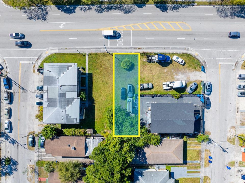 En Venta: $300,000 (0.10 acres)