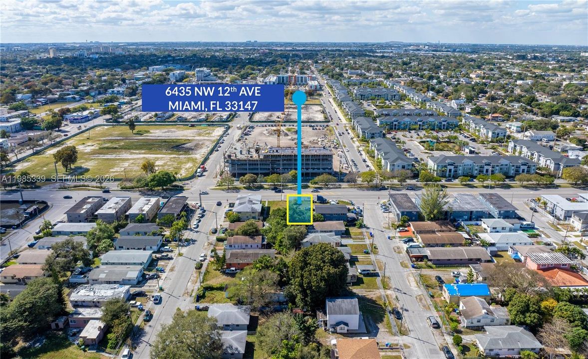 En Venta: $300,000 (0.10 acres)