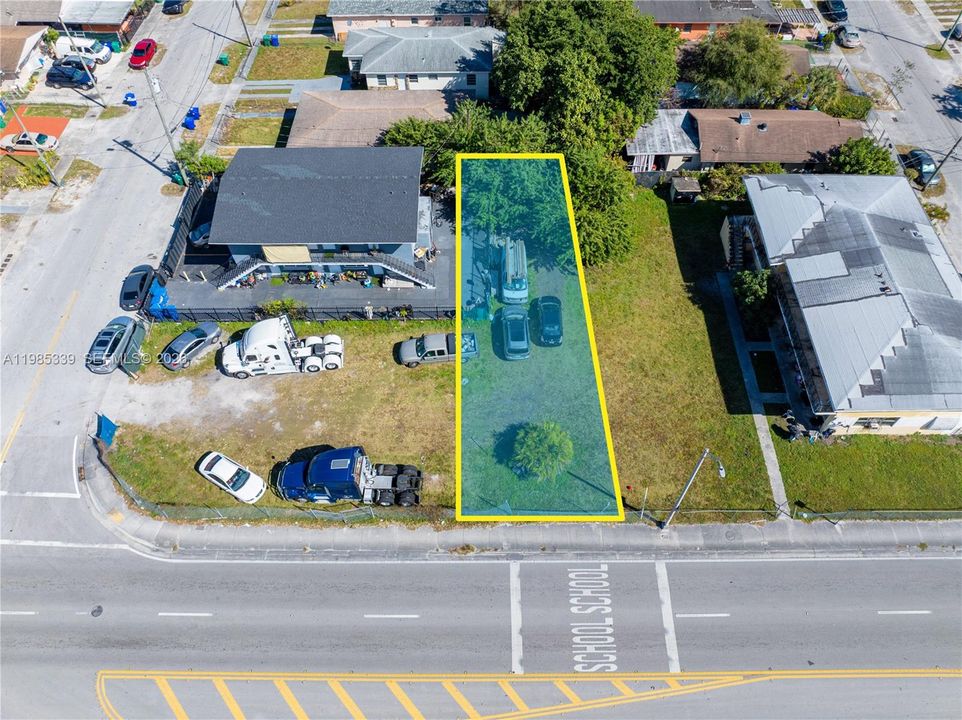 En Venta: $300,000 (0.10 acres)