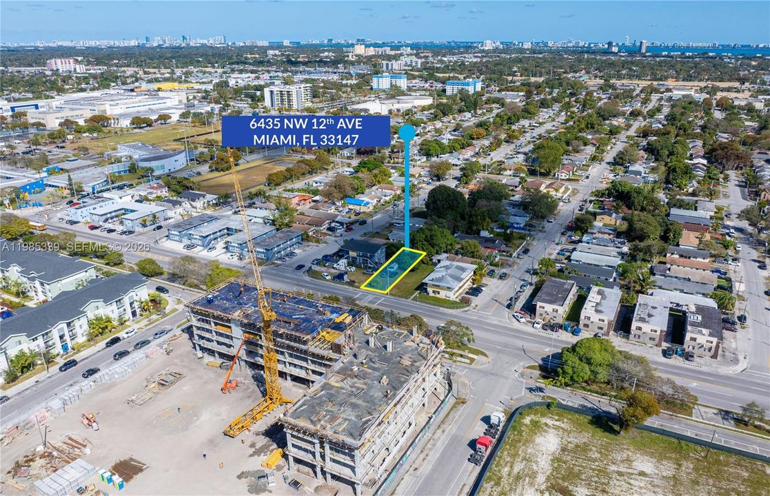 En Venta: $300,000 (0.10 acres)