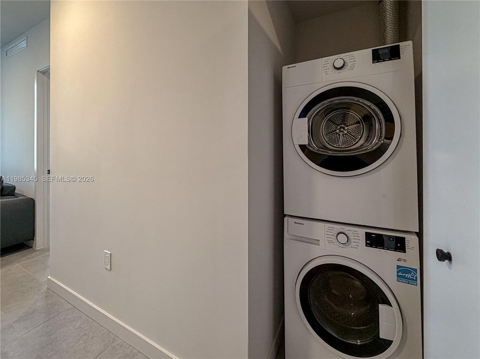 For Sale: $630,888 (1 beds, 2 baths, 659 Square Feet)
