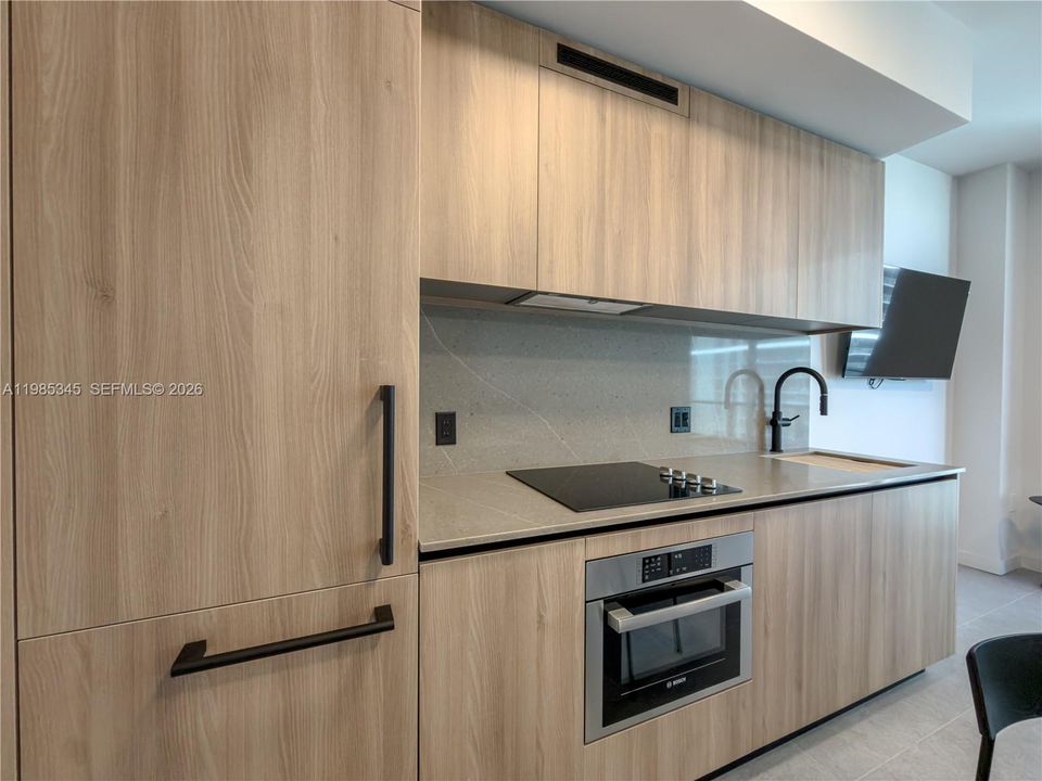 For Sale: $630,888 (1 beds, 2 baths, 659 Square Feet)