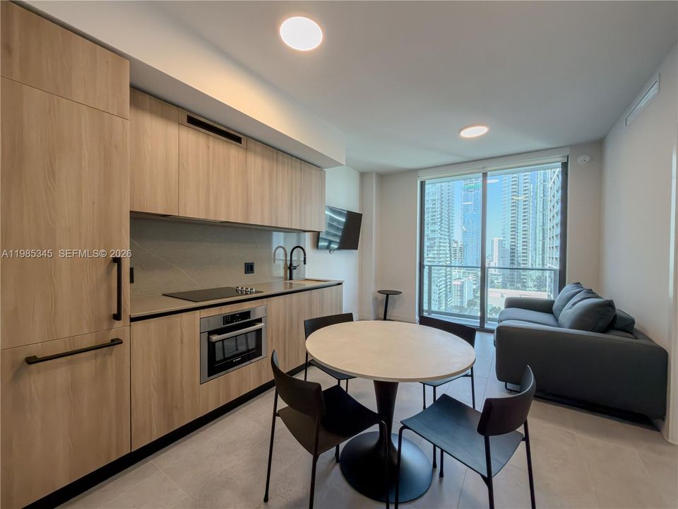 For Sale: $630,888 (1 beds, 2 baths, 659 Square Feet)