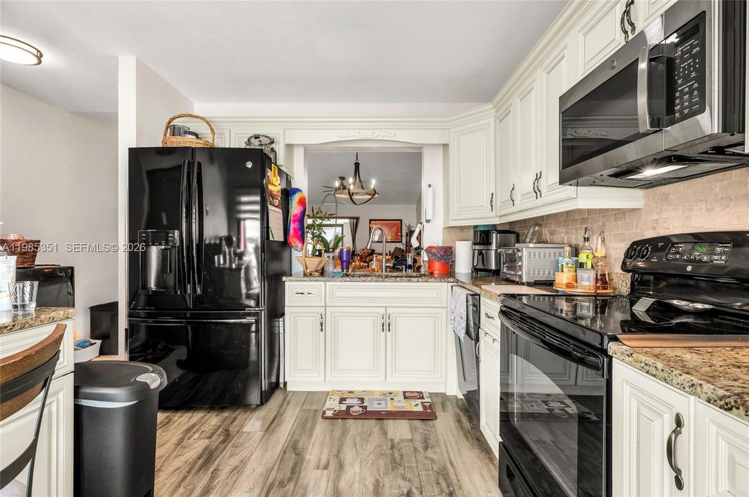 Activo con contrato: $298,000 (2 camas, 2 baños, 1116 Pies cuadrados)