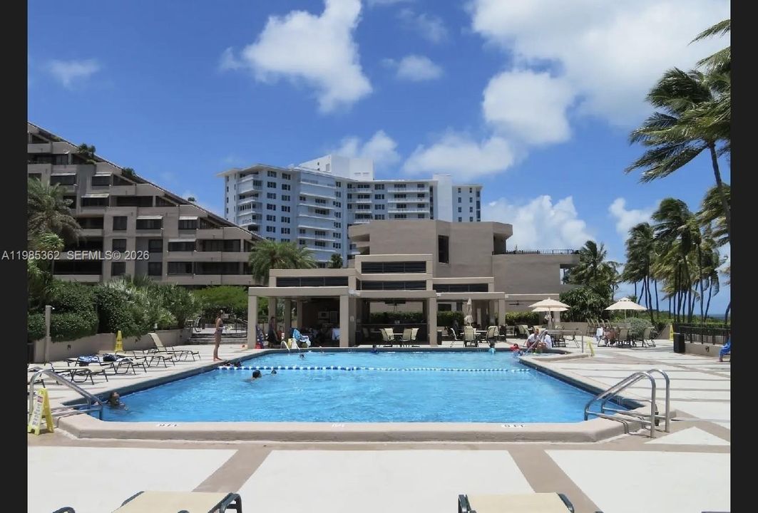 En Renta: $11,500 (3 camas, 3 baños, 2176 Pies cuadrados)