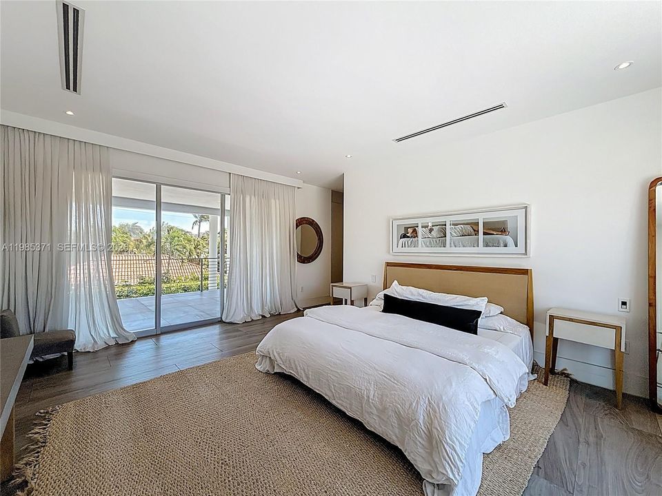 For Sale: $5,995,000 (5 beds, 5 baths, 3762 Square Feet)
