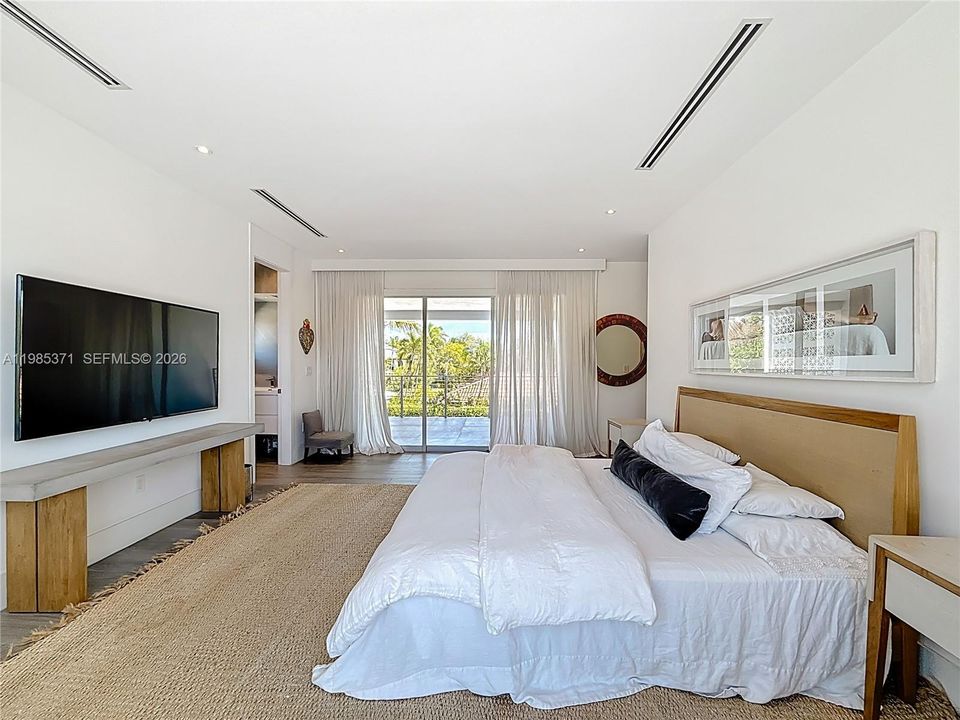 For Sale: $5,995,000 (5 beds, 5 baths, 3762 Square Feet)