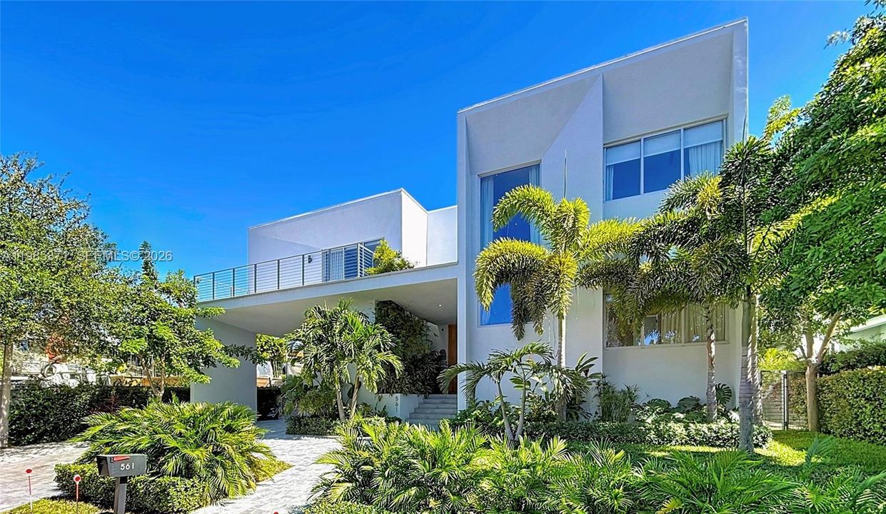For Sale: $5,995,000 (5 beds, 5 baths, 3762 Square Feet)