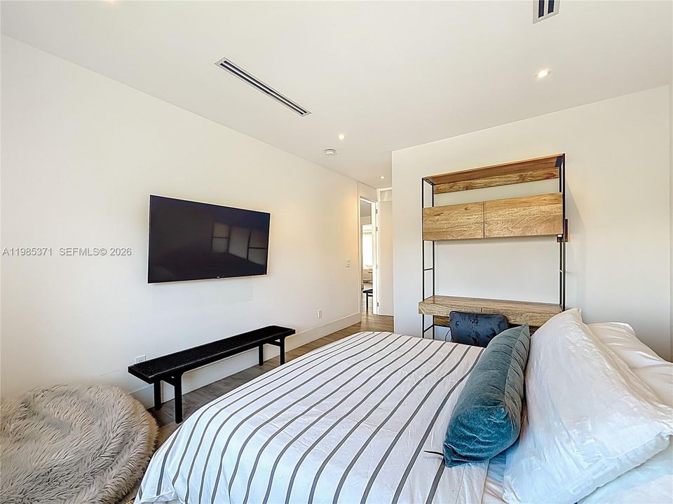 For Sale: $5,995,000 (5 beds, 5 baths, 3762 Square Feet)