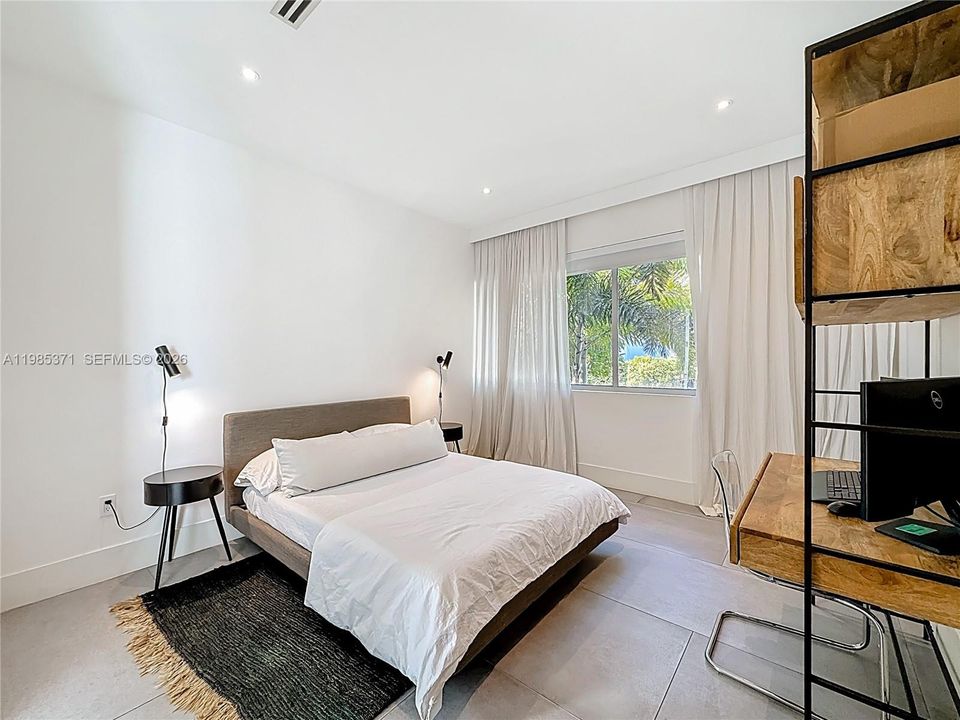For Sale: $5,995,000 (5 beds, 5 baths, 3762 Square Feet)