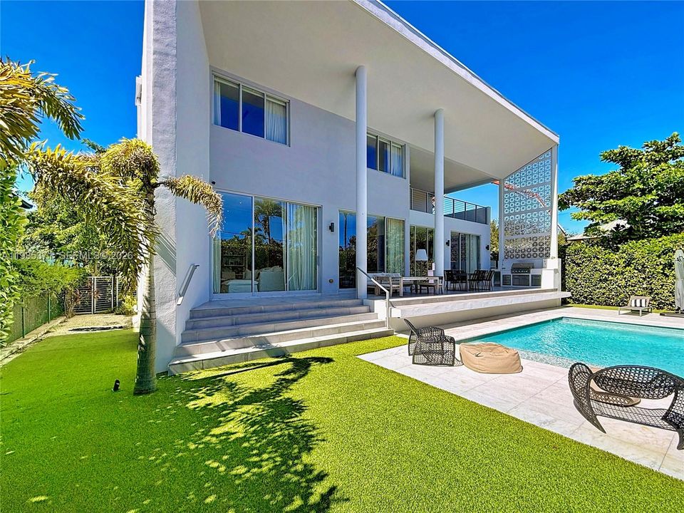 For Sale: $5,995,000 (5 beds, 5 baths, 3762 Square Feet)