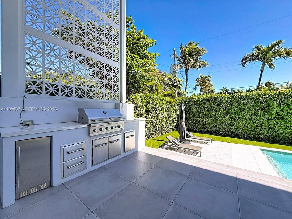 For Sale: $5,995,000 (5 beds, 5 baths, 3762 Square Feet)