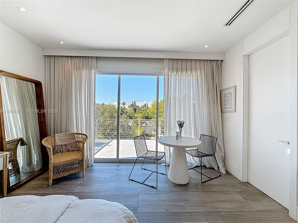 For Sale: $5,995,000 (5 beds, 5 baths, 3762 Square Feet)
