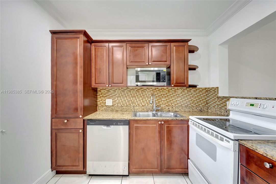 En Venta: $185,000 (2 camas, 2 baños, 936 Pies cuadrados)