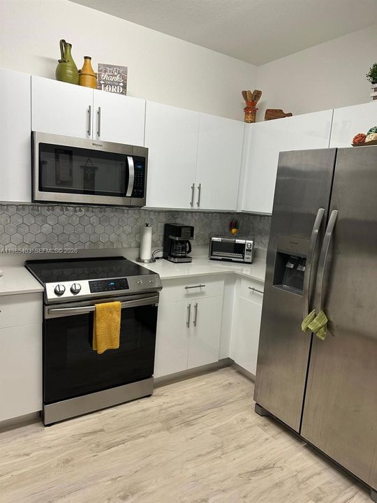 En Venta: $425,000 (3 camas, 2 baños, 1384 Pies cuadrados)