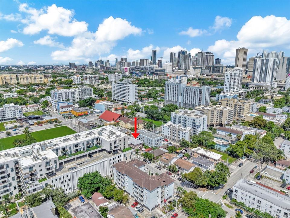 En Venta: $2,299,999 (0.22 acres)