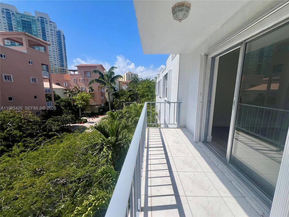 For Sale: $999,000 (3 beds, 2 baths, 1328 Square Feet)