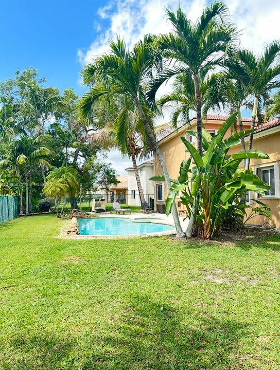 For Sale: $800,000 (5 beds, 4 baths, 3567 Square Feet)