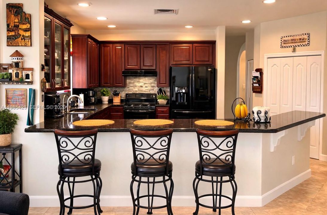 For Sale: $800,000 (5 beds, 4 baths, 3567 Square Feet)