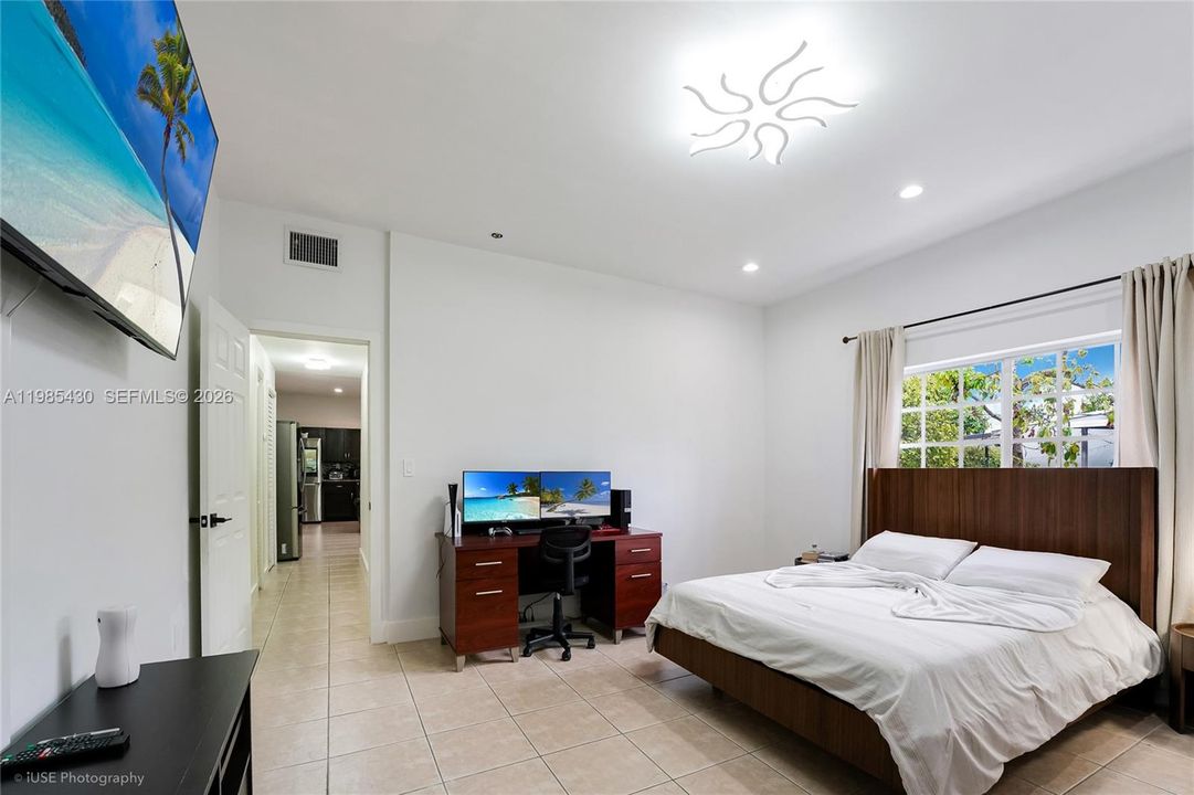 Activo con contrato: $1,200,000 (6 camas, 4 baños, 4073 Pies cuadrados)