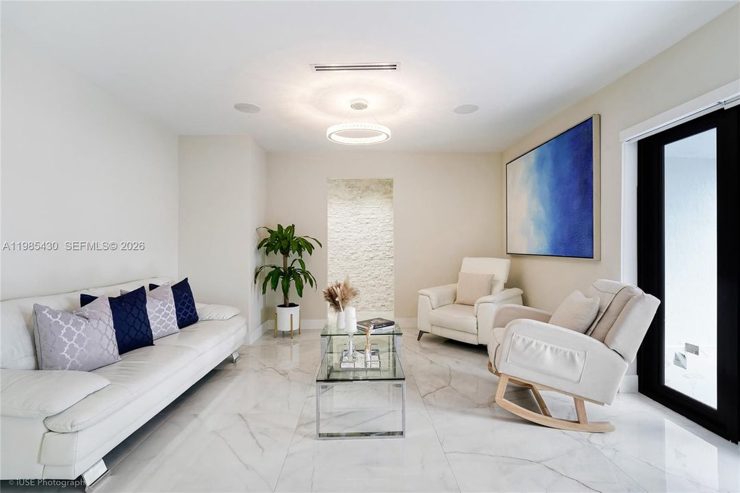 Activo con contrato: $1,200,000 (6 camas, 4 baños, 4073 Pies cuadrados)