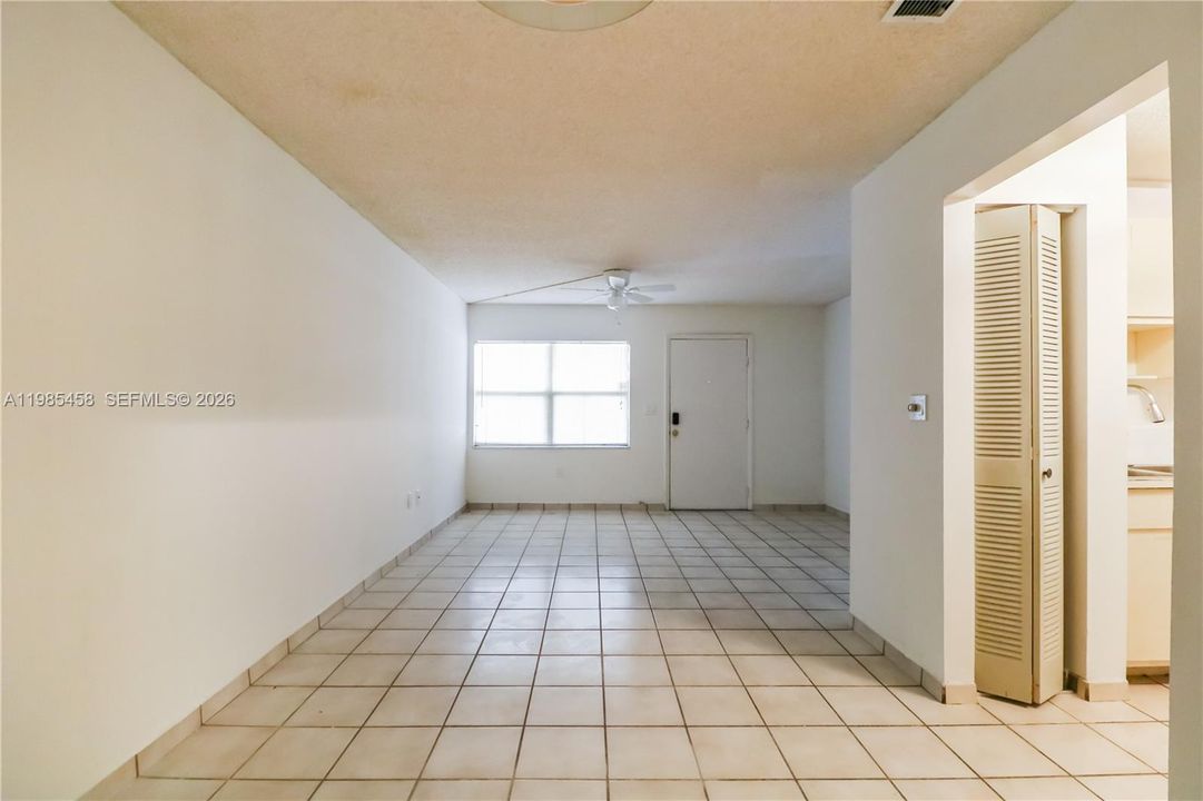 Activo con contrato: $2,000 (2 camas, 2 baños, 890 Pies cuadrados)