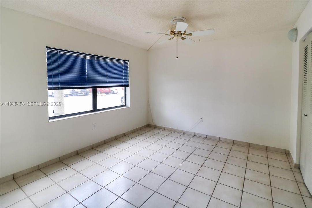 Activo con contrato: $2,000 (2 camas, 2 baños, 890 Pies cuadrados)