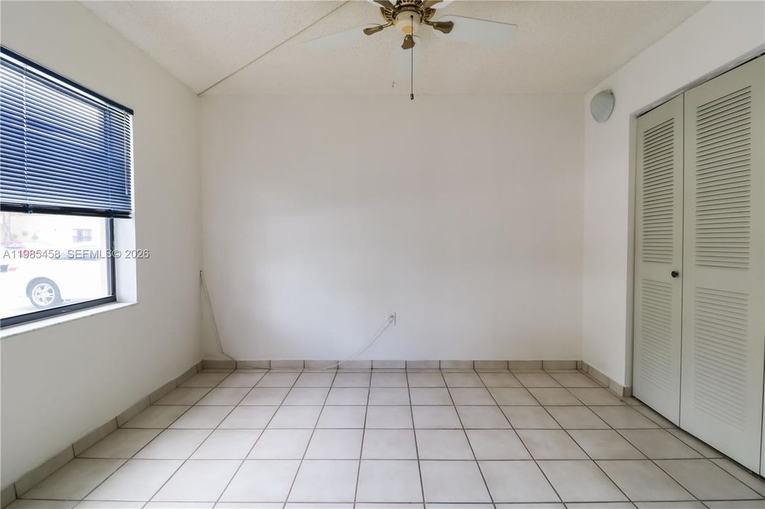 Activo con contrato: $2,000 (2 camas, 2 baños, 890 Pies cuadrados)