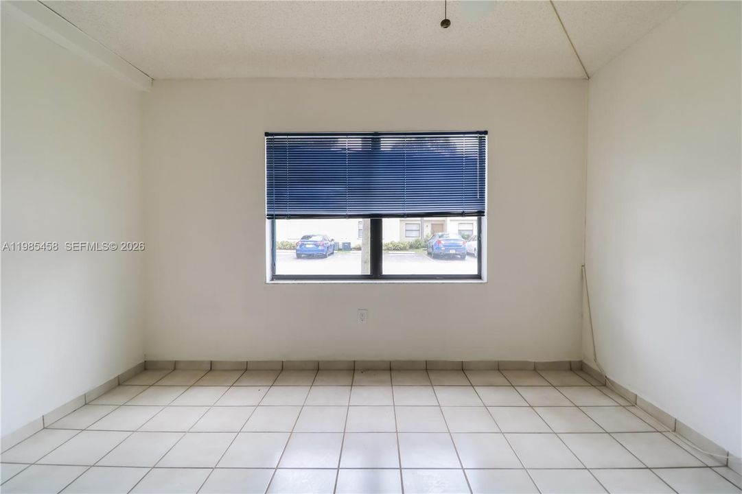 Activo con contrato: $2,000 (2 camas, 2 baños, 890 Pies cuadrados)