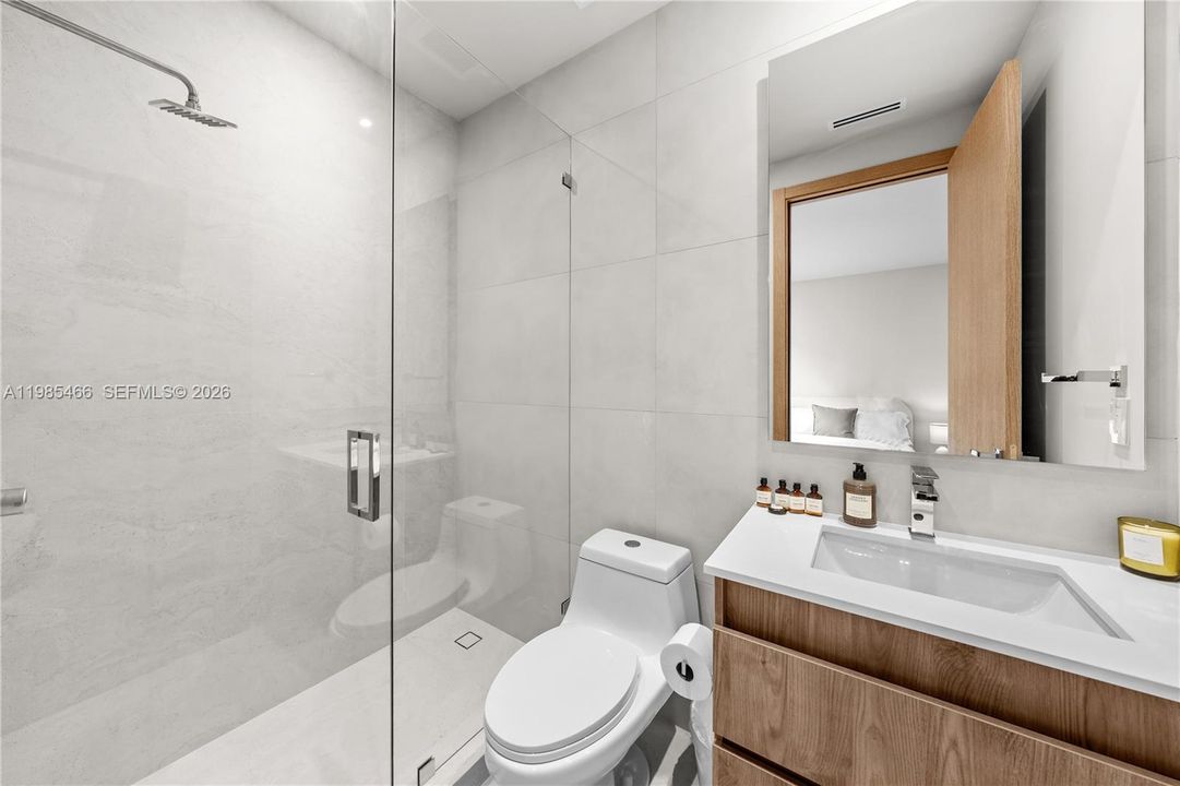 For Rent: $35,000 (8 beds, 8 baths, 5200 Square Feet)