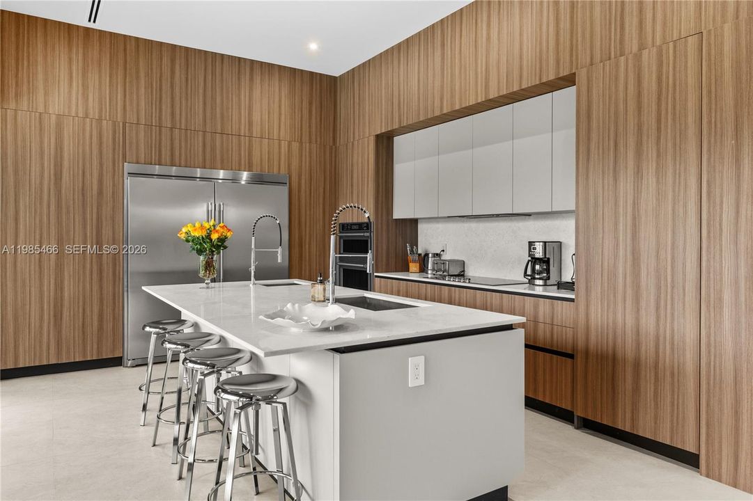 For Rent: $35,000 (8 beds, 8 baths, 5200 Square Feet)