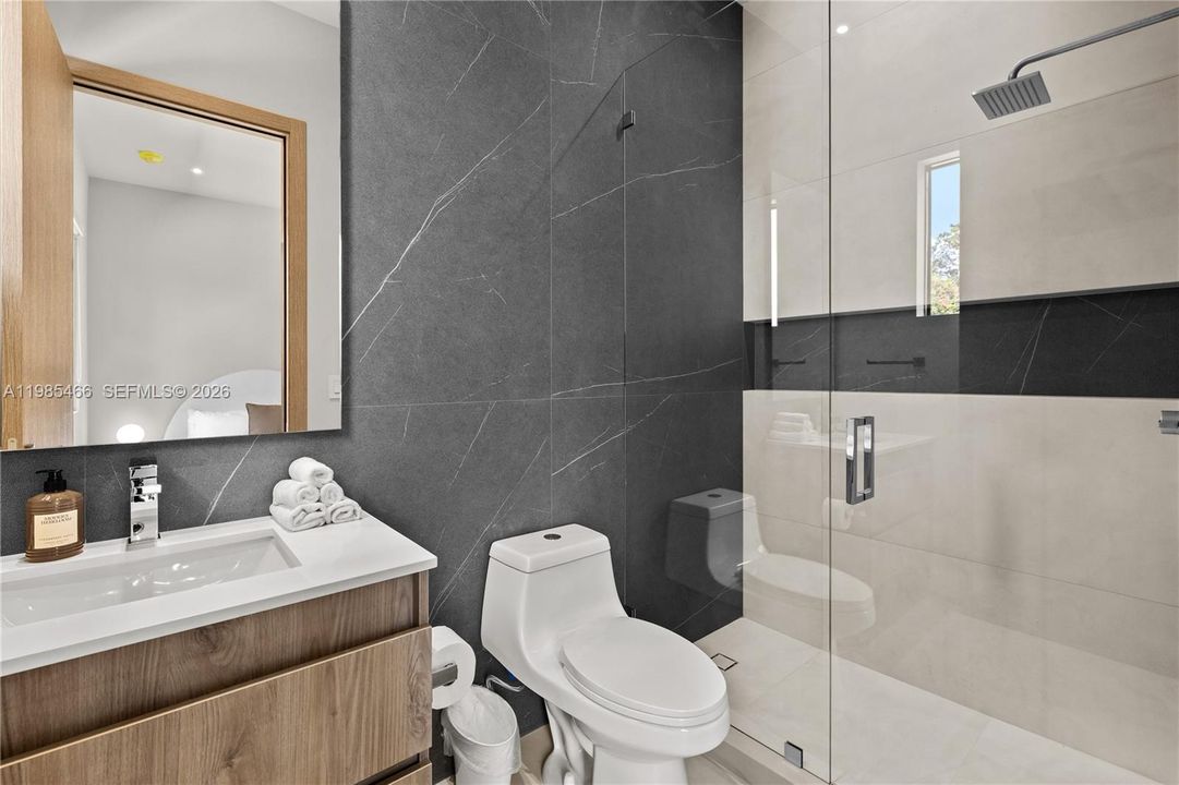 For Rent: $35,000 (8 beds, 8 baths, 5200 Square Feet)