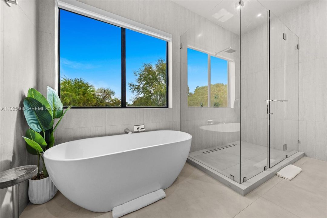 For Rent: $35,000 (8 beds, 8 baths, 5200 Square Feet)