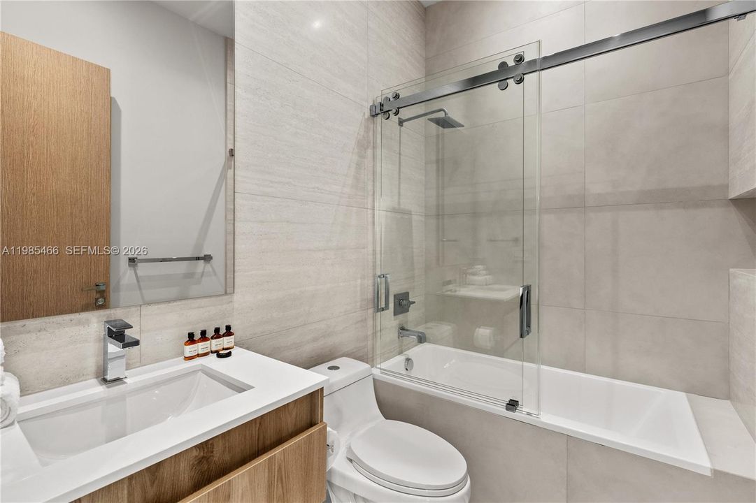 For Rent: $35,000 (8 beds, 8 baths, 5200 Square Feet)