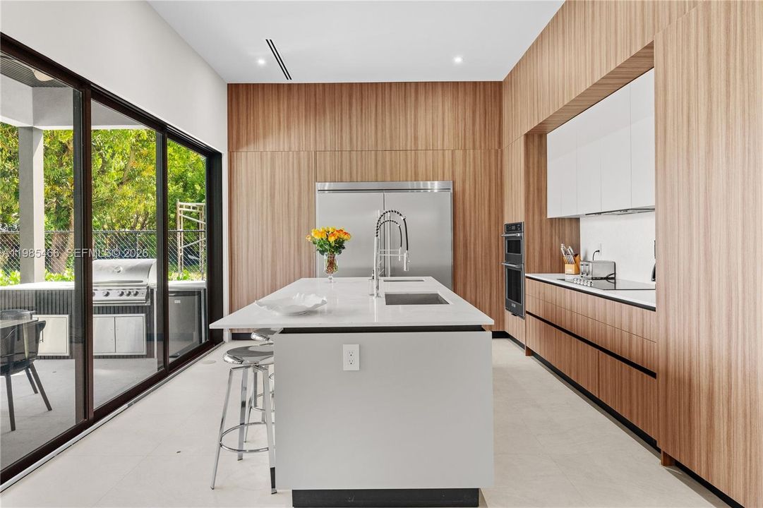 For Rent: $35,000 (8 beds, 8 baths, 5200 Square Feet)