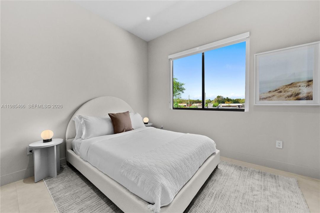 For Rent: $35,000 (8 beds, 8 baths, 5200 Square Feet)