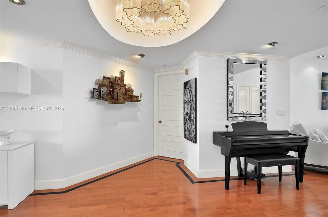 Activo con contrato: $2,495,000 (3 camas, 3 baños, 2572 Pies cuadrados)