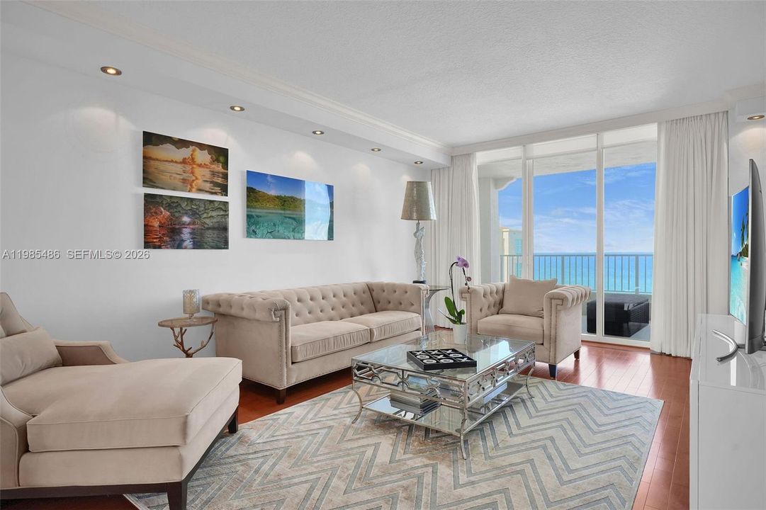 Activo con contrato: $2,495,000 (3 camas, 3 baños, 2572 Pies cuadrados)