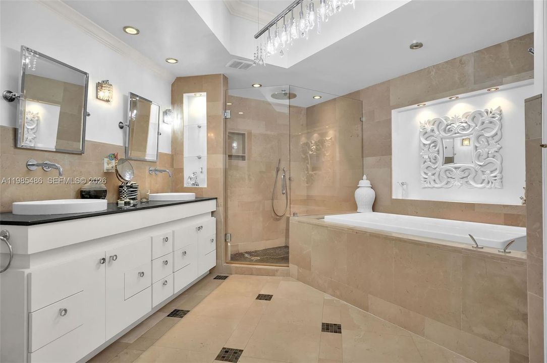 Activo con contrato: $2,495,000 (3 camas, 3 baños, 2572 Pies cuadrados)